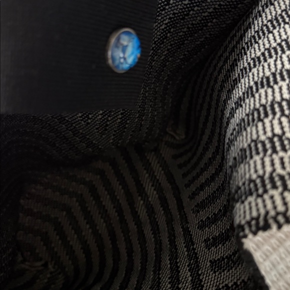 Very cute black and white handbag. - Picture 4 of 4